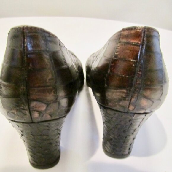 US 7.5 W STUART WEITZMAN TILTING RYE (brown) GLOSSY CROCO pump heels comfort - Picture 6 of 9